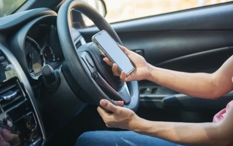 Confira como controlar o carro usando o celular agora mesmo (Foto: Freepik)