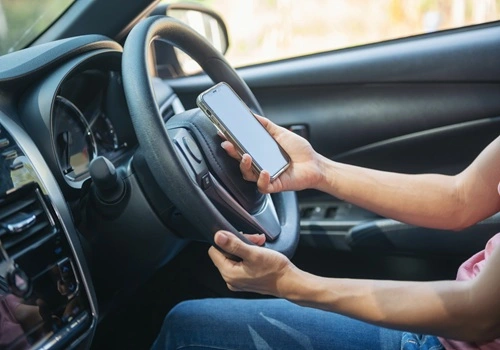 Confira como controlar o carro usando o celular agora mesmo (Foto: Freepik)