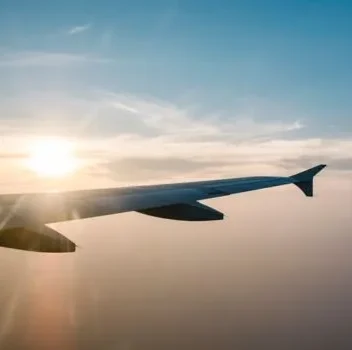 Voa Brasil: aposentados podem viajar mais barato? Saiba tudo